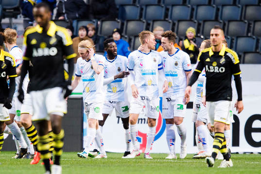 Gefles spelare jublar