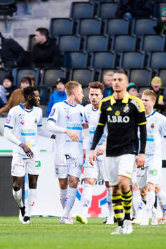 Gefles spelare jublar