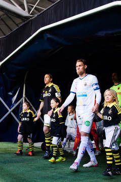 s Nils-Eric Johansson och Gefles David Fällman påväg in