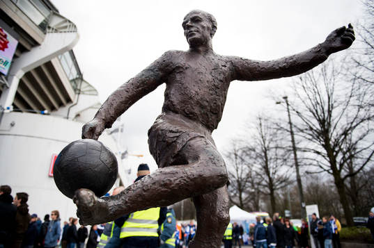 Gunnar Gren statyn utanför Ullevi