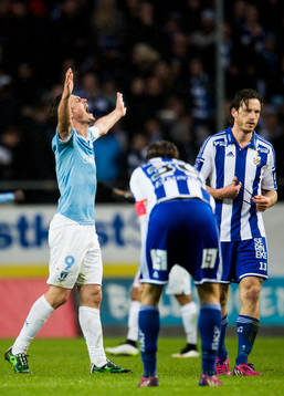 Malmö FFs Markus Rosenberg jublar vid slutsignal och IFK