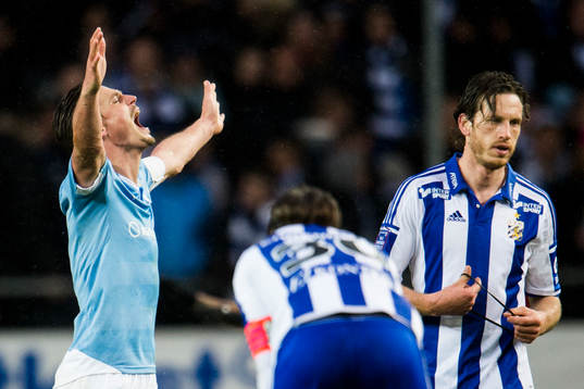 Malmö FFs Markus Rosenberg jublar vid slutsignal och IFK