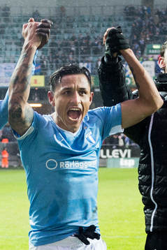 Malmö FFs Victor Yoshimar Yotun Flores jublar