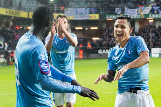 Malmö FFs Enock Kofi Adu och Victor Yoshimar Yotun Flores