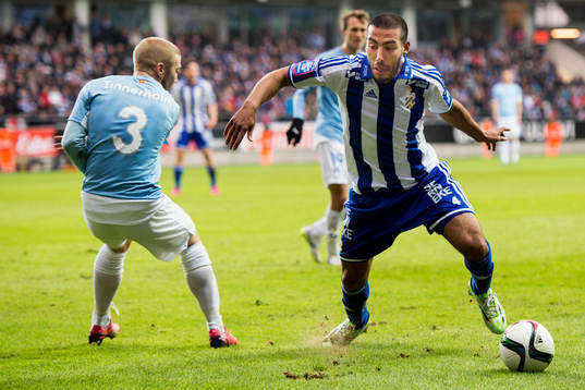 IFK Göteborgs Haitam Aleesami tar sig förbi Malmö FFs