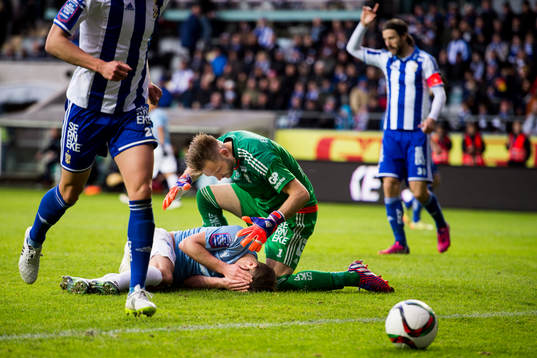 Malmö FFs Markus Rosenberg trillar in i IFK Göteborgs