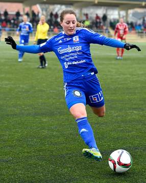 s Antonia Göransson med bollen