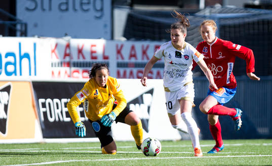 Rosengårds Ramona Bachmann gör 1-4 och jublar