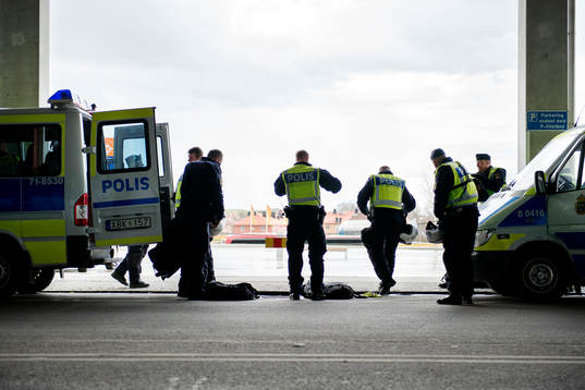 Polisen förbereder sig