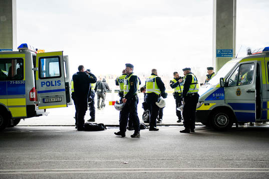 Polisen förbereder sig