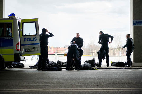 Polisen förbereder sig