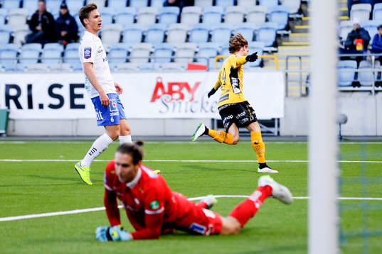 Elfsborgs Simon Hedlund jublar