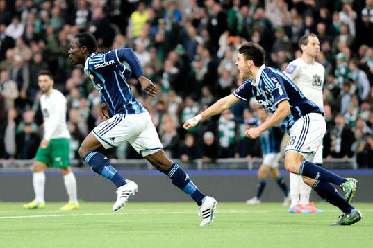 Djurgårdens Kerim Mrabti och Sam Johnson jublar