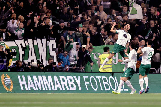 Hammarbys Nahir Besara jublar