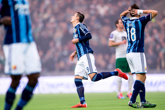 Djurgårdens Haris Radetinac och Kerim Mrabti deppar