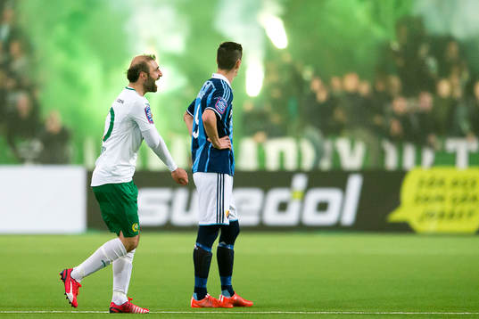 Hammarbys Kennedy Bakircioglu jublar och Djurgårdens Haris