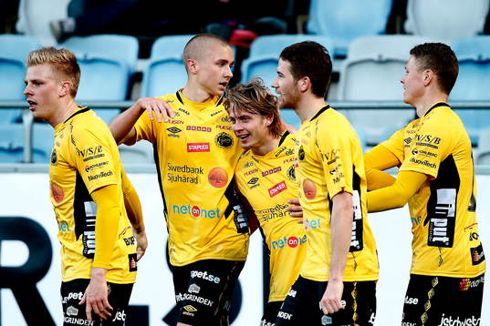 Elfsborgs Sebastian Holmén (andra från vänster) med