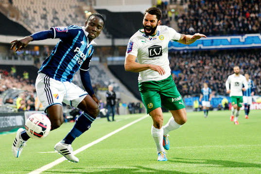 Djurgårdens Sam Johnson och Hammarbys Stefan Batan i en