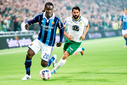 Djurgårdens Sam Johnson och Hammarbys Stefan Batan i en