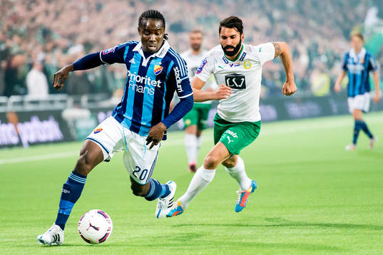 Djurgårdens Sam Johnson och Hammarbys Stefan Batan i en