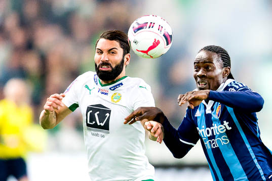 Hammarbys Stefan Batan och Djurgårdens Sam Johnson i en