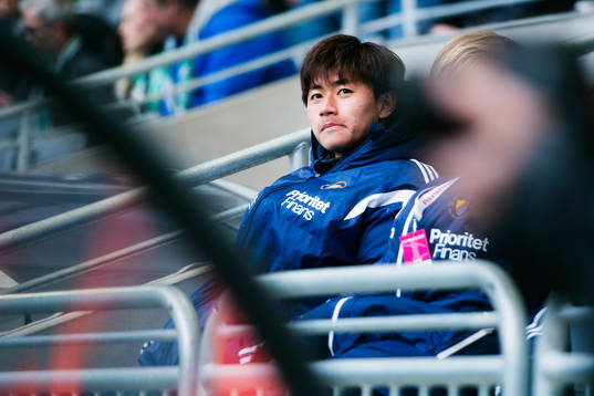 Djurgårdens Soo Young Mo på läktaren