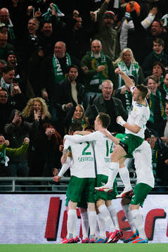 Hammarbys spelare jublar