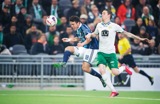 Djurgårdens Kerim Mrabti utmanar Hammarbys Birkir Már