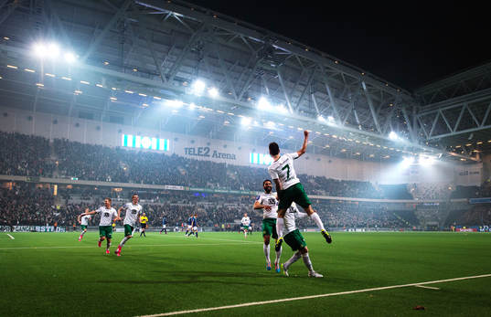 Hammarbys Nahir Besara jublar med lagkamrater