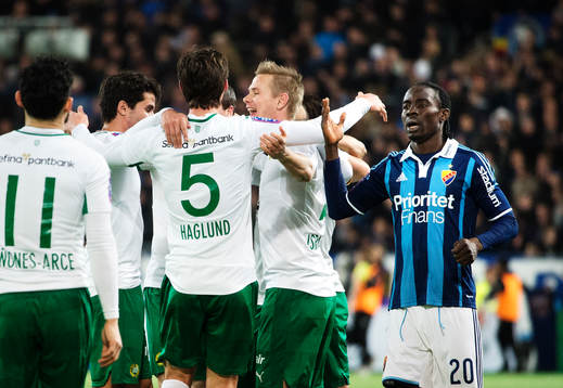 Spelare i Hammarby jublar samtidigt som Djurgårdens Sam