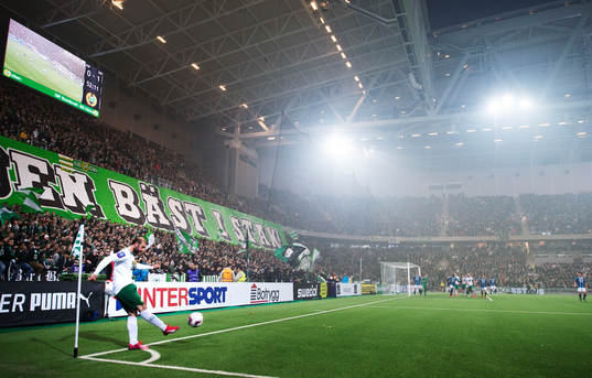 Hammarbys Kennedy Bakircioglu slår en hörna