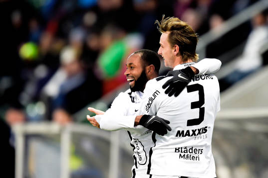 Häckens René Makondele och Jasmin Sudic jublar