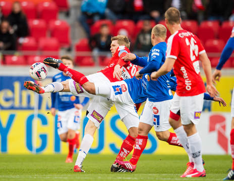 Kalmars David Elm och Åtvidabergs Mauricio Albornoz
