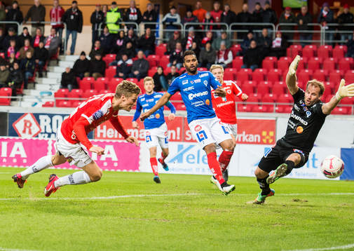Kalmars Viktor Elm nickar in 1-1