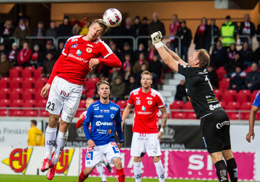 Kalmars Viktor Elm och Åtvidabergs målvakt Henrik