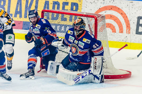 Växjös Noah Welch hamnar i målet bakom målvakt