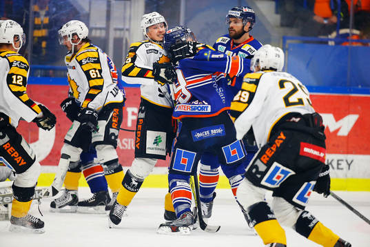 Bråk mellan Skellefteås Martin Sevc och Växjös Josh