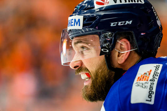 Växjös Noah Welch grinar illa