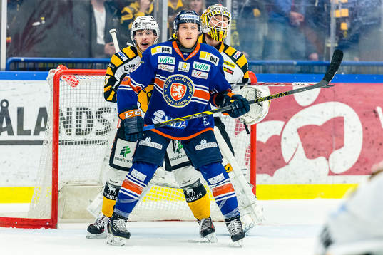 Växjös Patrik Lundh oroar framför Skellefteås målvakt