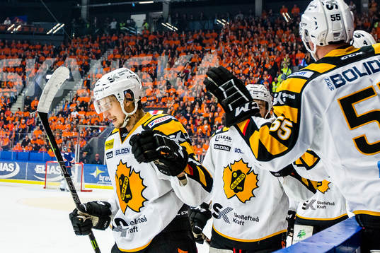 Skellefteås Kirill Kabanov firar