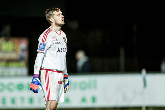 Brommapojkarnas målvakt Davor Blazevic deppar