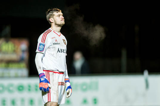 Brommapojkarnas målvakt Davor Blazevic deppar