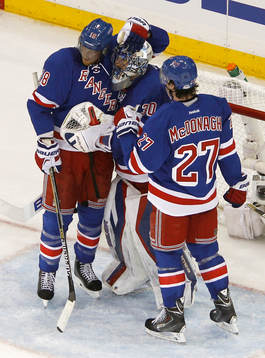 New York Rangers goalie Henrik Lundqvist (C) is