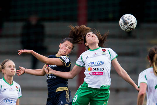 Rosengårds Sara Björk Gunnarsdottir i nickduell med