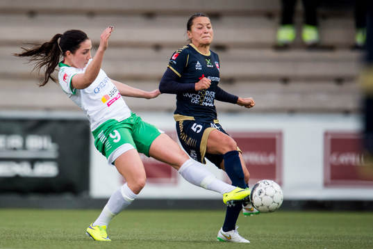 Hammarbys Clara Markstedt och Rosengårds Alexandra Riley