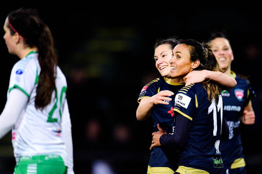 Rosengårds Marta Viera Da Silva (th) gör 3-0 och jublar