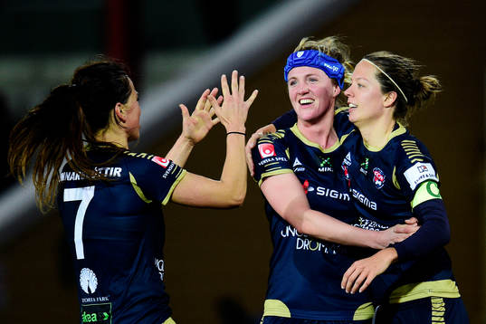 Rosengårds Lina Nilsson (th) gör 2-0 och jublar med Sara