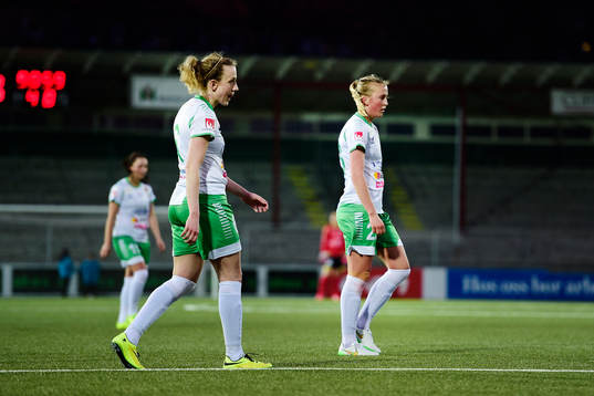 Hammarbys Olga Ekblom och Julia Karlenäs deppar