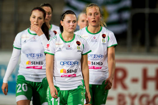 Hammarbys Helen Eke, Emma Jansson och Julia Karlenäs deppar