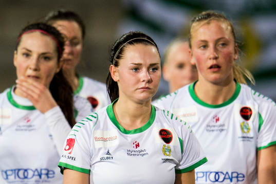 Hammarbys Helen Eke, Emma Jansson och Julia Karlenäs deppar